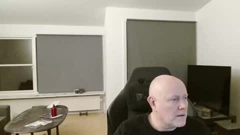 Snapshot of thomash32 chatting on 10.30.25 thomash32 online show from 10.30.25