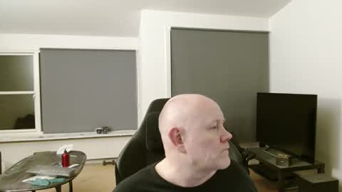 Snapshot of thomash32 chatting on 11.03.25 thomash32 online show from 11.03.25