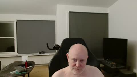 thomash32 online show from 11.11.25