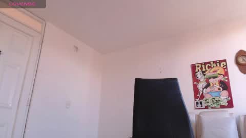 Snapshot of thomasjons chatting on 04.25.26 thomasjons online show from 04.25.26