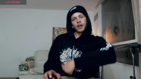Snapshot of thomasjons chatting on 05.04.26 thomasjons online show from 05.04.26