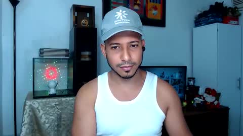 Snapshot of thommerxxx chatting on 01.12.26 Thom online show from 01.12.26