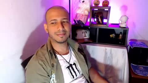 Snapshot of thommerxxx chatting on 06.17.26 Thom online show from 06.17.26