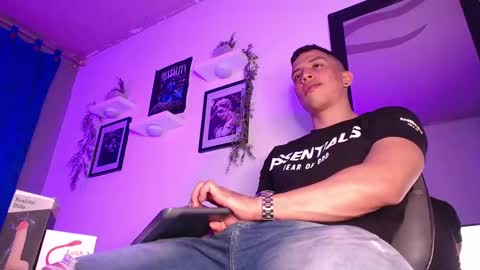 Snapshot of thomsevery_ chatting on 12.24.24 Thoms Every online show from 12.24.24