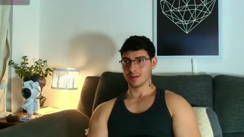 Snapshot of thomylov chatting on 05.28.26 thomylov online show from 05.28.26