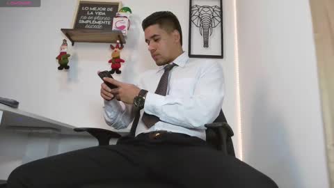 Snapshot of thonydupont chatting on 12.18.24 thonydupont online show from 12.18.24