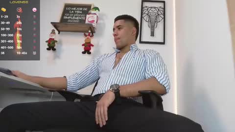 Snapshot of thonydupont chatting on 12.21.24 thonydupont online show from 12.21.24