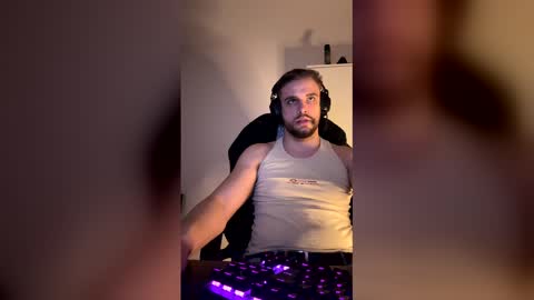 Snapshot of thorodinson03 chatting on 02.12.26 thorodinson03 online show from 02.12.26