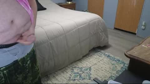 Snapshot of throbbin_williams_069 chatting on 04.06.26 throbbin_williams_069 online show from 04.06.26