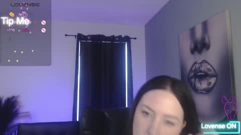 Tia Bella online show from 11.12.25