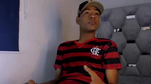 Snapshot of tiago_xxx_ chatting on 10.20.25 tiago_xxx_ online show from 10.20.25