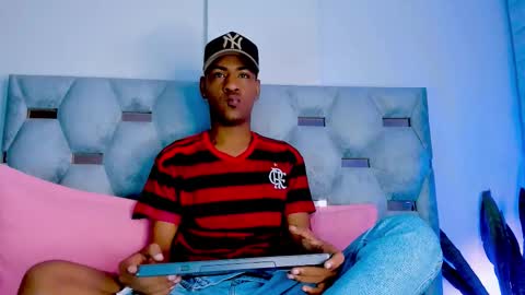 Snapshot of tiago_xxx_ chatting on 10.25.25 tiago_xxx_ online show from 10.25.25