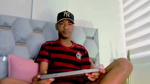 Snapshot of tiago_xxx_ chatting on 10.25.25 tiago_xxx_ online show from 10.25.25