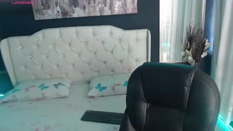 Snapshot of tiana_scot chatting on 09.16.25 LIA online show from 09.16.25