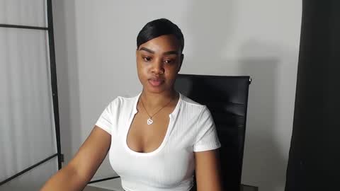 Snapshot of tianasky chatting on 02.10.25 tianasky online show from 02.10.25