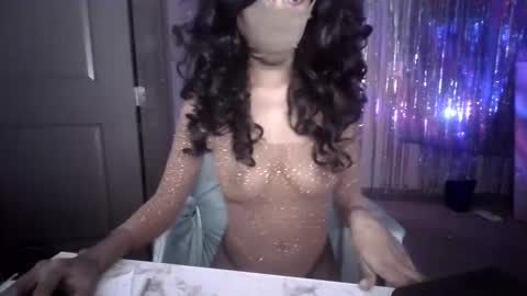 Snapshot of tiaradarling chatting on 01.23.25 Tiara online show from 01.23.25