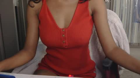 Snapshot of tiaradarling chatting on 09.30.25 Tiara online show from 09.30.25