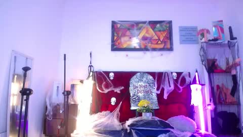 Tifanny Nails  online show from 10.17.25