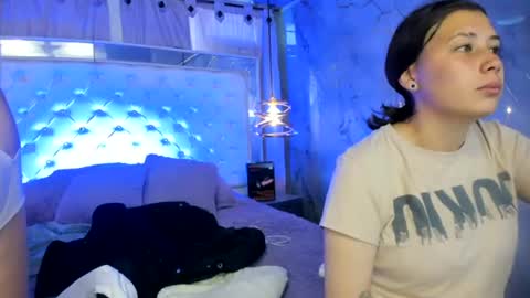 Snapshot of tifanny_val chatting on 07.23.26 Tifanny y Vale online show from 07.23.26