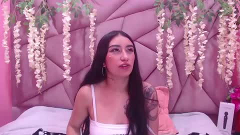 Snapshot of tiffani_hott_ chatting on 12.04.24 TIFANI online show from 12.04.24