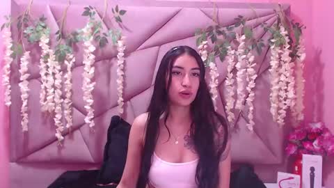 Snapshot of tiffani_hott_ chatting on 12.10.24 TIFANI online show from 12.10.24