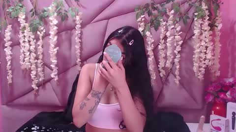 Snapshot of tiffani_hott_ chatting on 12.10.24 TIFANI online show from 12.10.24