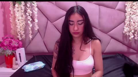 Snapshot of tiffani_hott_ chatting on 01.05.25 TIFANI online show from 01.05.25