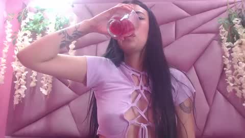 Snapshot of tiffani_hott_ chatting on 02.11.25 TIFANI online show from 02.11.25