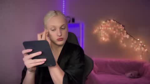 Amira online show from 10.28.25