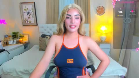 Snapshot of tiffany_cams chatting on 10.23.25 Tiffany online show from 10.23.25