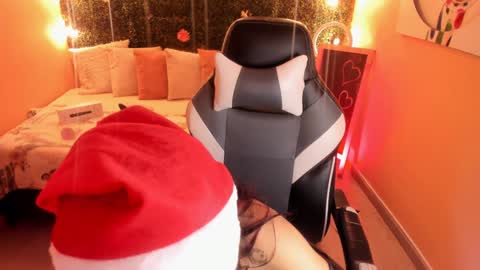 tiffany_sander online show from 12.14.24