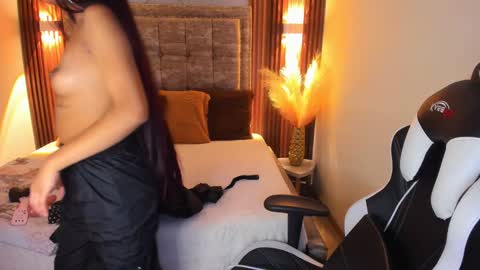 tiffany_sander online show from 12.19.24