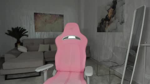 Tiffany Houston online show from 12.20.25