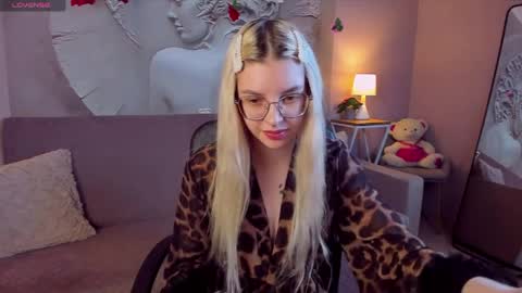 tiffanypeach online show from 03.25.26