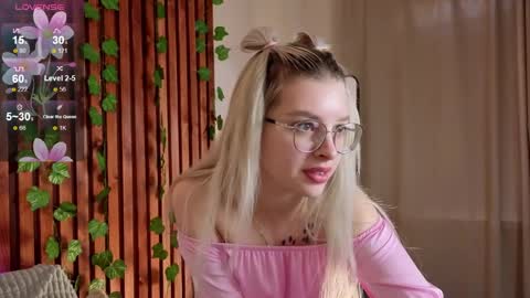 tiffanypeach online show from 04.12.26