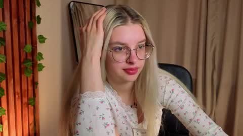 tiffanypeach online show from 04.14.26