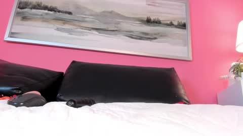 Snapshot of tiffanysuarez_ chatting on 02.14.25 Stefany Suarez online show from 02.14.25