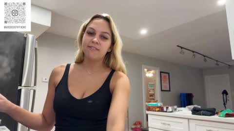 Snapshot of tiffstreatsxoxo chatting on 10.29.25 Tiffstreatsxoxo online show from 10.29.25