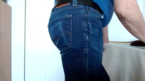 Snapshot of tightshortsspank chatting on 03.08.25 Tightshortsspank online show from 03.08.25