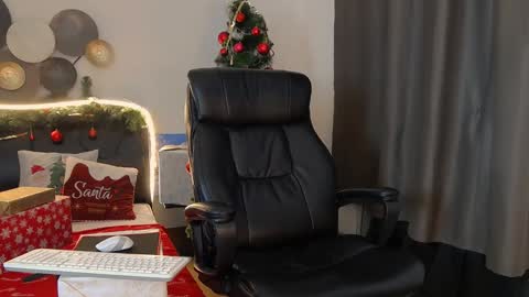 Snapshot of tim_mart chatting on 12.25.24 ask me online show from 12.25.24