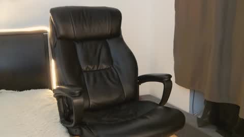 Snapshot of tim_mart chatting on 01.06.25 ask me online show from 01.06.25