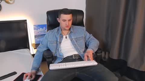 Snapshot of tim_mart chatting on 02.01.25 ask me online show from 02.01.25