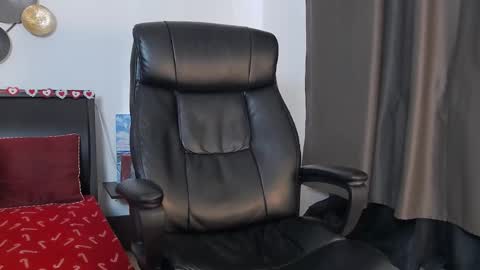 Snapshot of tim_mart chatting on 02.12.25 ask me online show from 02.12.25