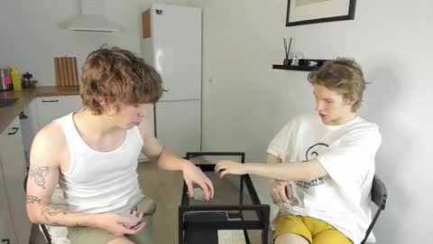 Snapshot of tim_milll chatting on 10.09.25 Tim online show from 10.09.25