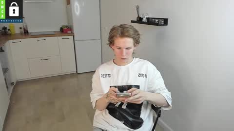 Snapshot of tim_milll chatting on 10.12.25 Tim online show from 10.12.25