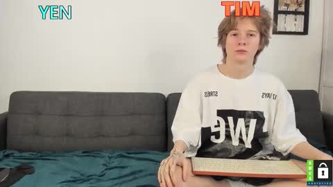 Snapshot of tim_milll chatting on 10.28.25 Tim online show from 10.28.25