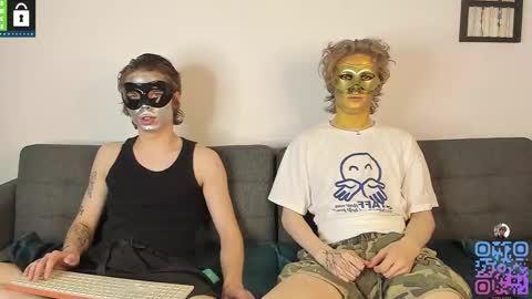 Snapshot of tim_milll chatting on 10.31.25 Tim online show from 10.31.25