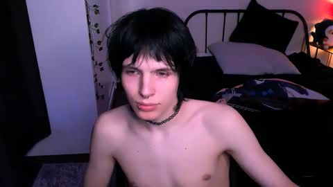 Snapshot of timi_moon chatting on 10.28.25 timi_moon online show from 10.28.25