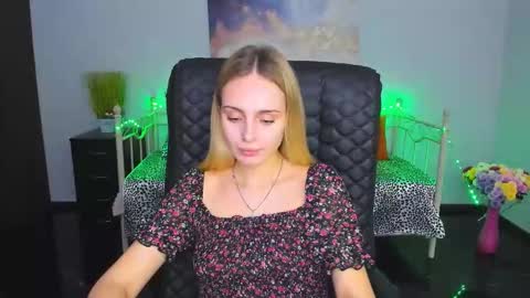 Snapshot of tina_jonesi chatting on 11.06.25 Tina online show from 11.06.25