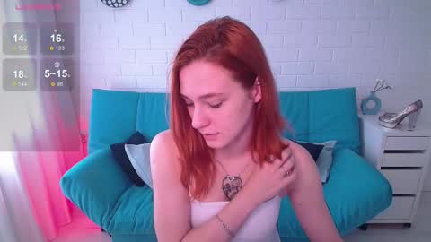 Snapshot of tinacruyze chatting on 09.10.25 Tina online show from 09.10.25